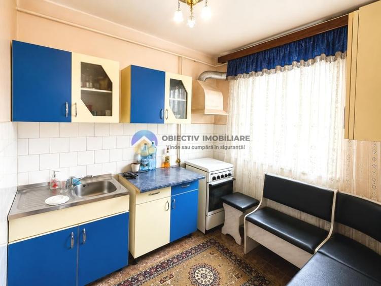 Apartament cu 4 camere semidecomandat în Mărăței