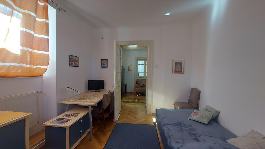 Apartament cu 4 camere decomandat în Națiunile Unite