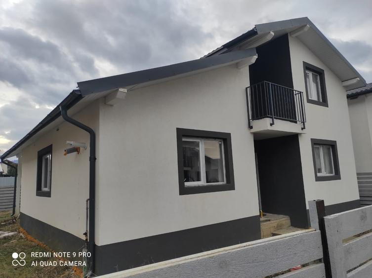 Casă cu 5 camere cu Teren 350 Mp în Tărlungeni
