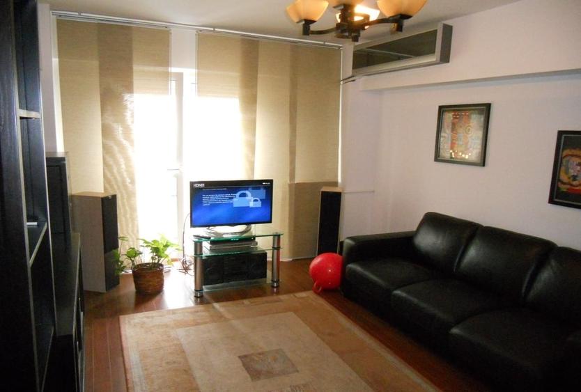Apartament cu 3 camere semidecomandat în Dristor