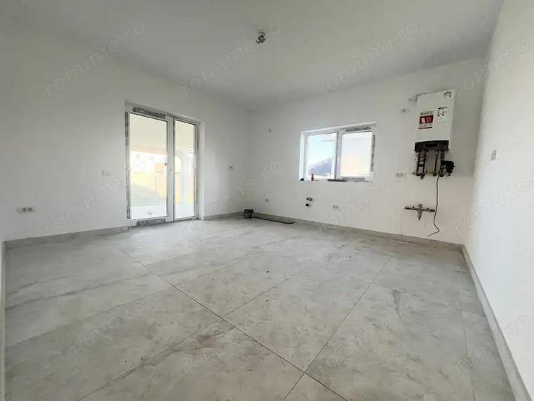Casă cu 5 camere cu Teren 653 Mp în Giarmata