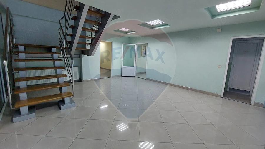 Spațiu comercial, de 880 mp, în Muntenii de Jos