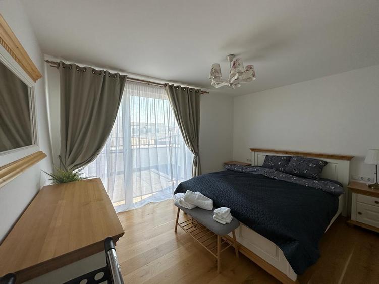 Penthouse cu 3 camere decomandat, mobilat în Arhitecților - Calea Cisnădiei