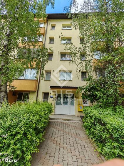 Apartament cu 3 camere semidecomandat în Decebal