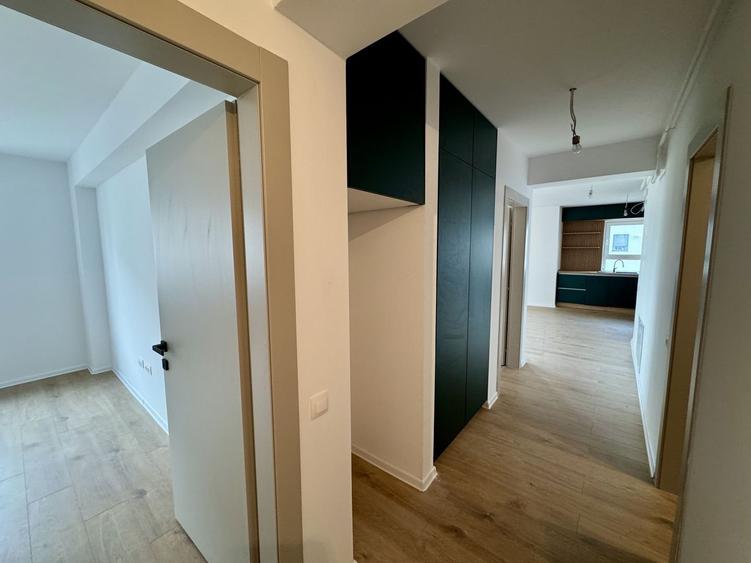 Apartament cu 3 camere decomandat, mobilat în Tractorul