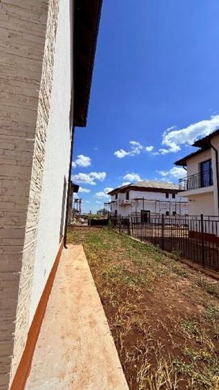 Duplex cu 4 camere cu Canalizare în Ulmi