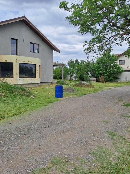 Casă cu 6 camere cu Teren 600 Mp în Clinceni