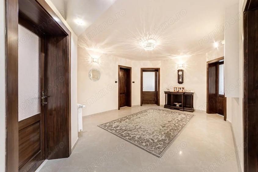 Casă cu 6 camere cu Teren 1013 Mp în Central