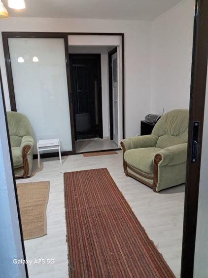 Apartament cu 2 camere semidecomandat în Gara de Nord