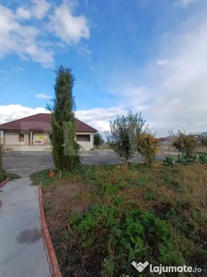 Casă cu 2 camere cu Teren 3289 Mp în Luna