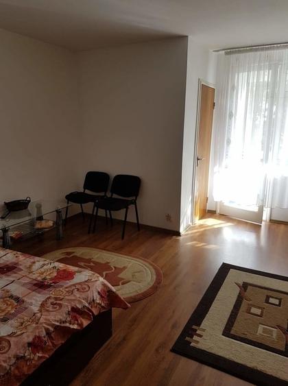 Garsonieră decomandată în Apărătorii Patriei