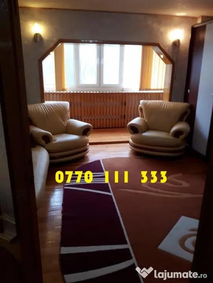 Apartament cu 3 camere semidecomandat în Buzaului