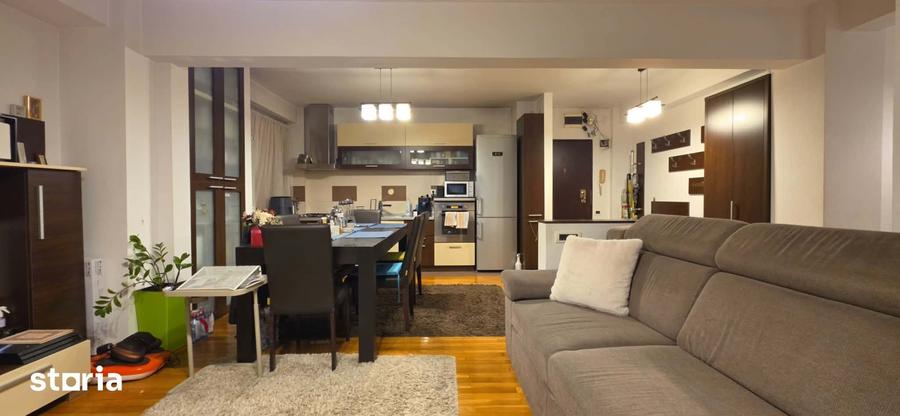 Apartament cu 3 camere în Nufărul