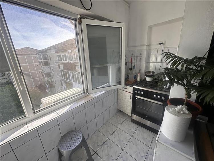 Apartament cu 2 camere decomandat, mobilat în Soarelui