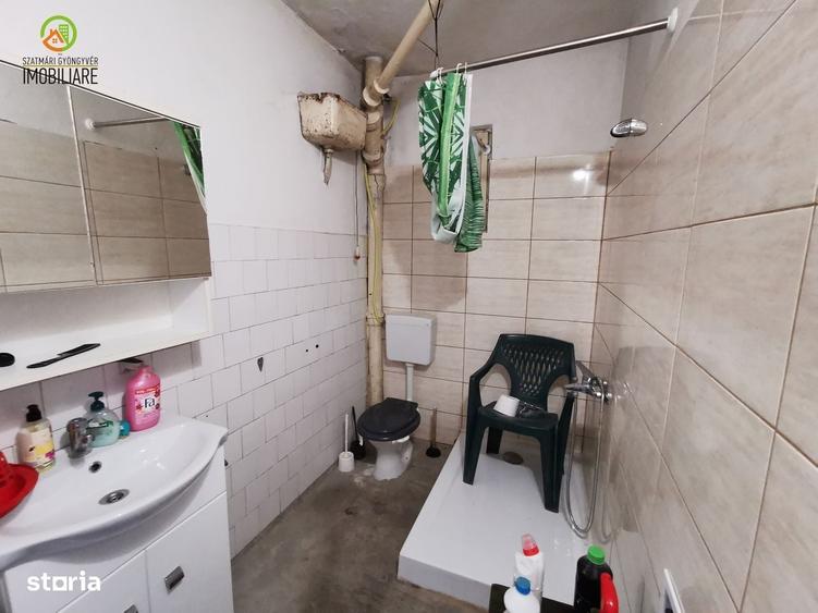 Casă cu 4 camere cu Teren 1978 Mp în Acățari