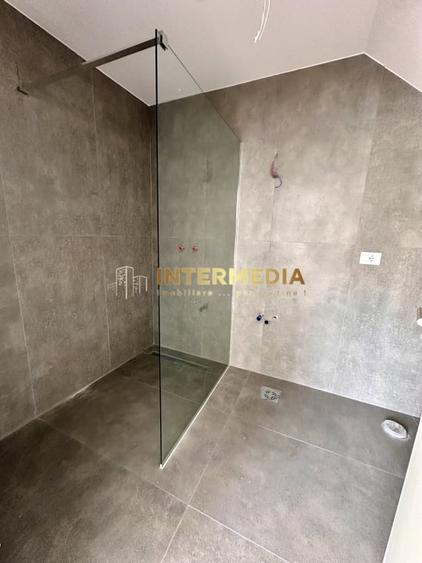 Casă individuală cu 11 camere cu Canalizare în Tolstoi
