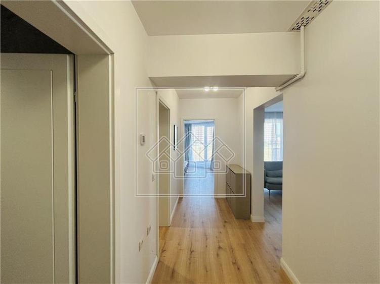 Apartament cu 3 camere decomandat în Exterior Sud