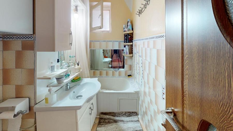 Apartament cu 3 camere decomandat, mobilat în Central