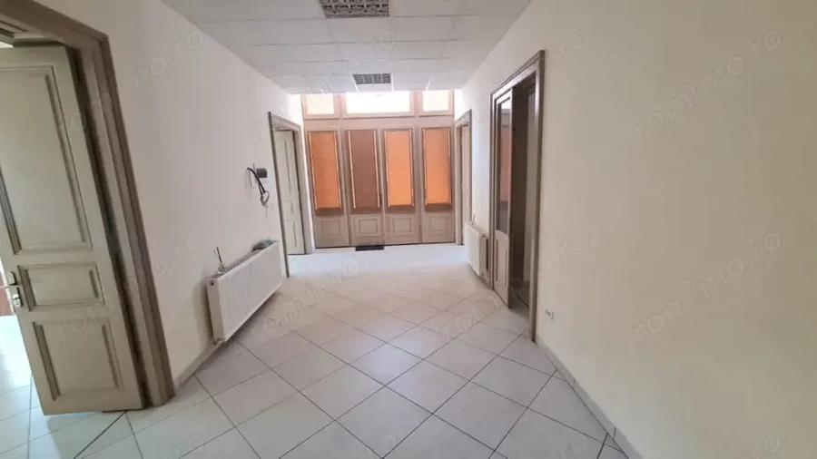 Spatiu in zona centrala, ideal pentru clinica - 13