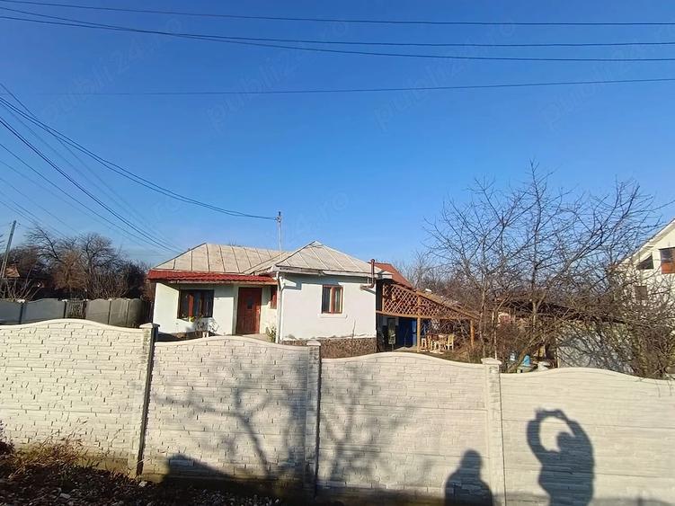 Casă cu 3 camere cu Teren 700 Mp în Ionești
