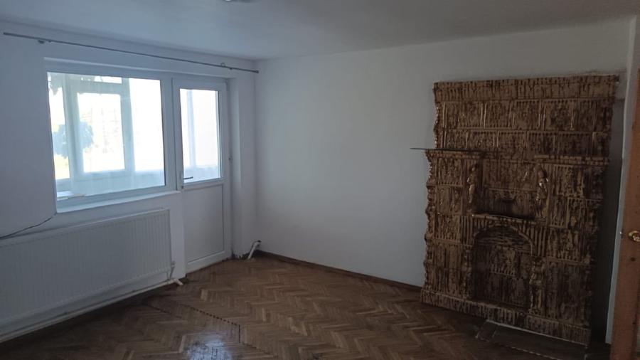 Apartament cu 3 camere decomandat în Popricani
