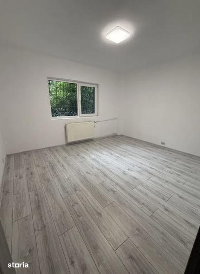 Apartament cu 3 camere decomandat în Tei