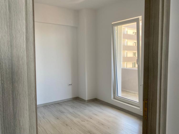 Apartament cu 3 camere semidecomandat în Militari