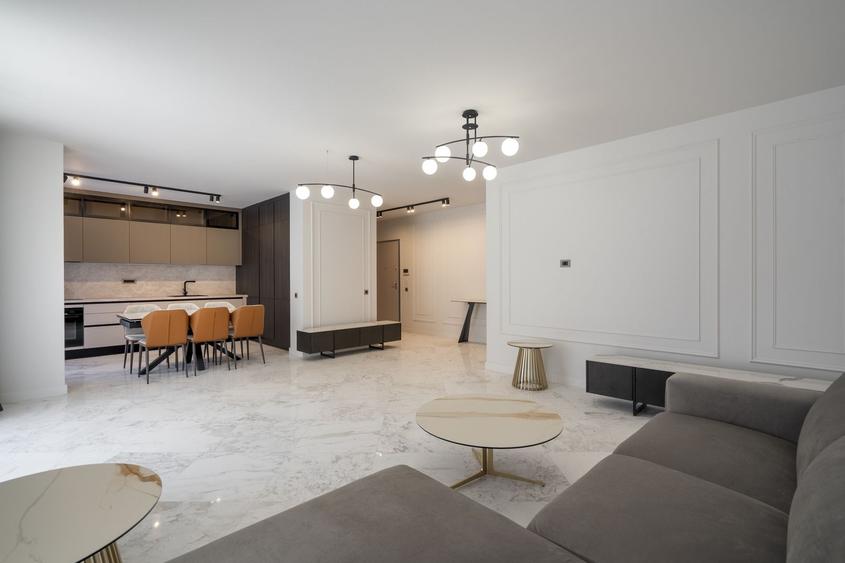 Apartament cu 4 camere decomandat în Sud-Vest