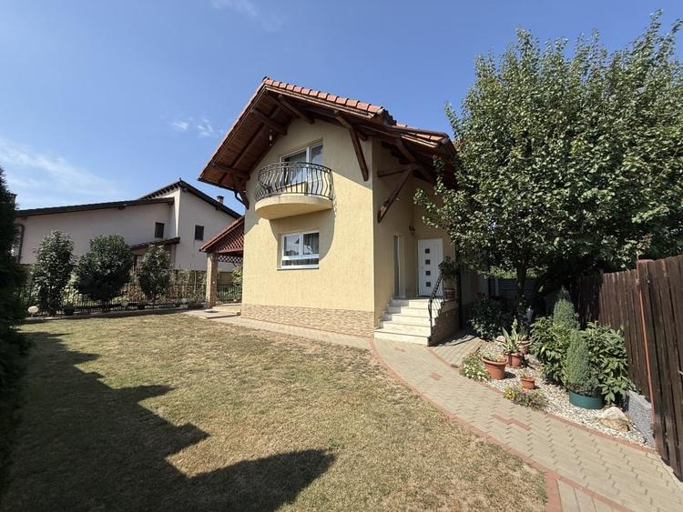 Casă individuală cu 4 camere cu Canalizare în Cetate