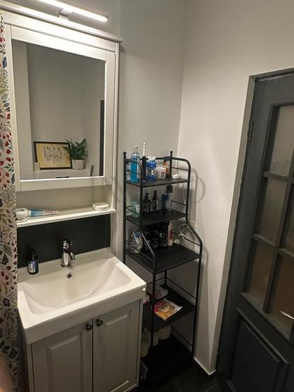 Apartament cu 3 camere decomandat, mobilat în P-ța Victoriei