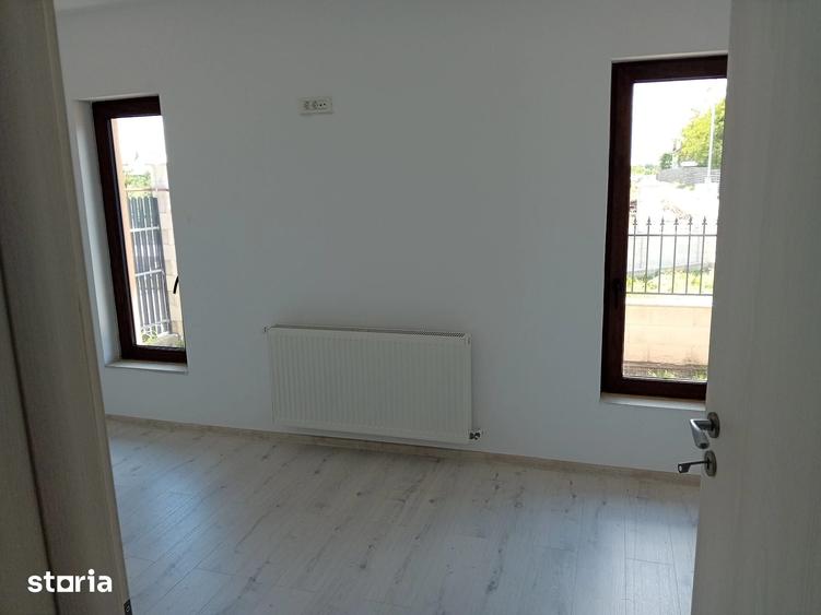 Casă cu 4 camere cu Teren 571 Mp în Crevedia