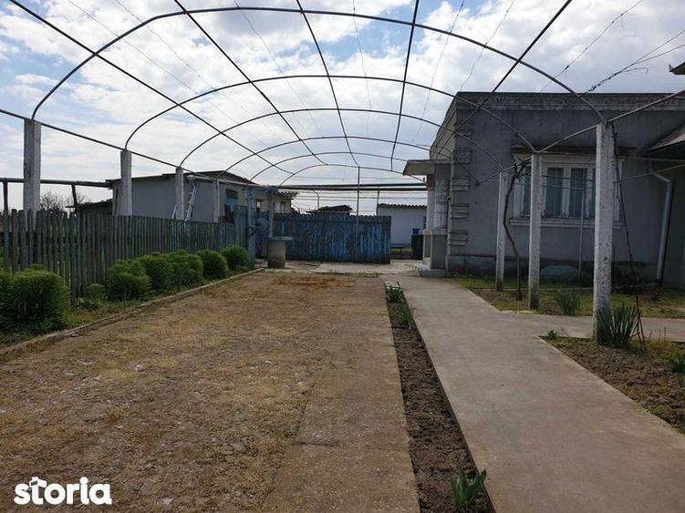 Casă cu 4 camere cu Teren 93 Mp în Sarichioi