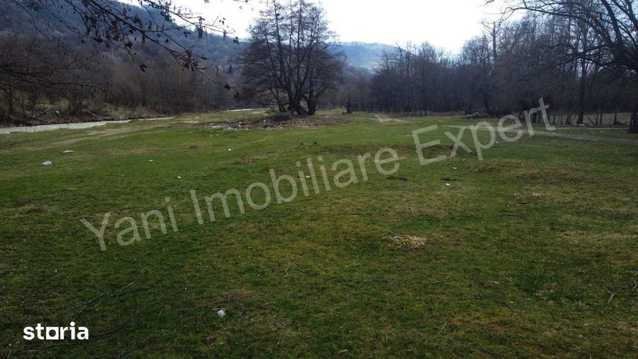 Teren de 3000 mp, în Corbeni