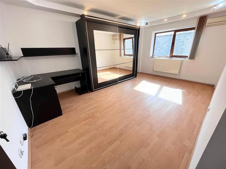 Apartament cu 2 camere decomandat, mobilat în Nicolina