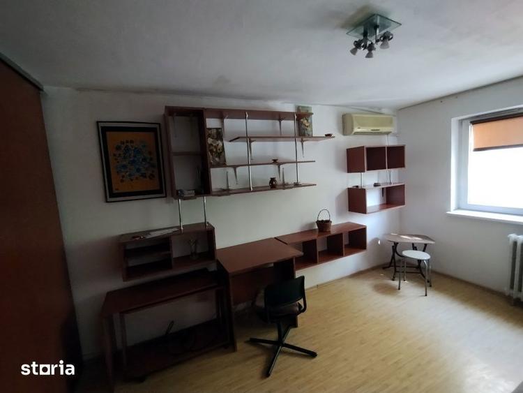 Garsonieră decomandată în Titan