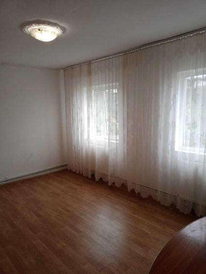 Apartament cu 3 camere decomandat în Micro 9