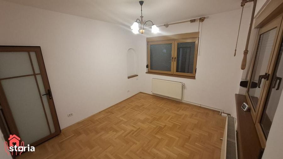 Apartament cu 4 camere în Gara de Nord