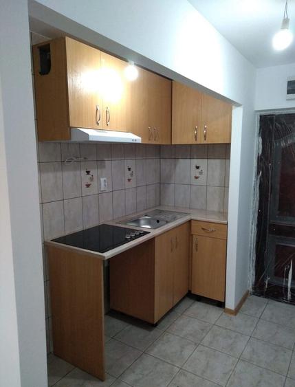 Garsonieră decomandată în Central