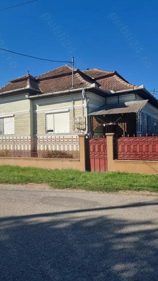 Casă cu 3 camere cu Teren 1300 Mp în Leorinț