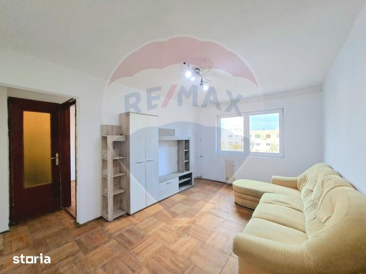 Apartament cu 3 camere semidecomandat în Romanilor