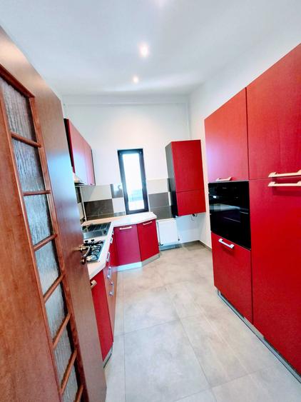 Apartament cu 4 camere decomandat, mobilat în Central