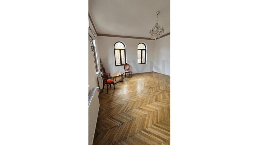 Apartament cu 3 camere circular, mobilat în Ferdinand