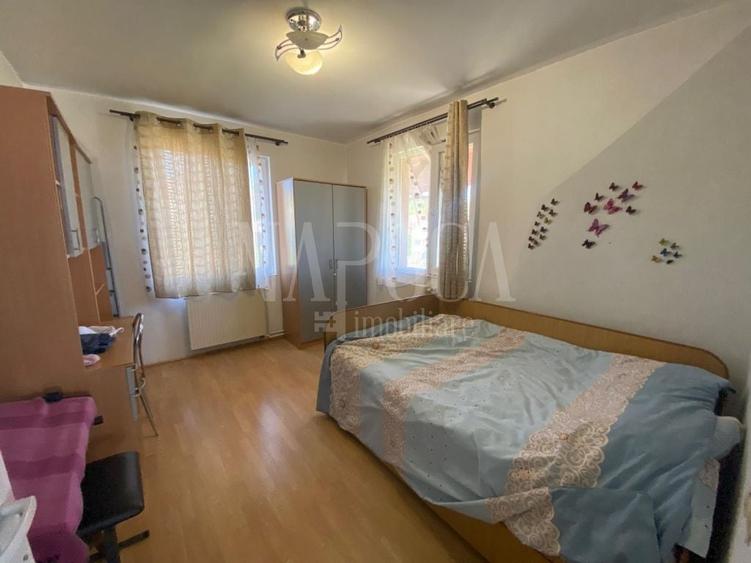 Casă individuală cu 8 camere cu Canalizare în Iris