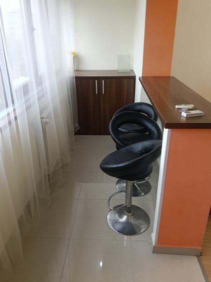 Apartament cu 3 camere semidecomandat, mobilat în Titan