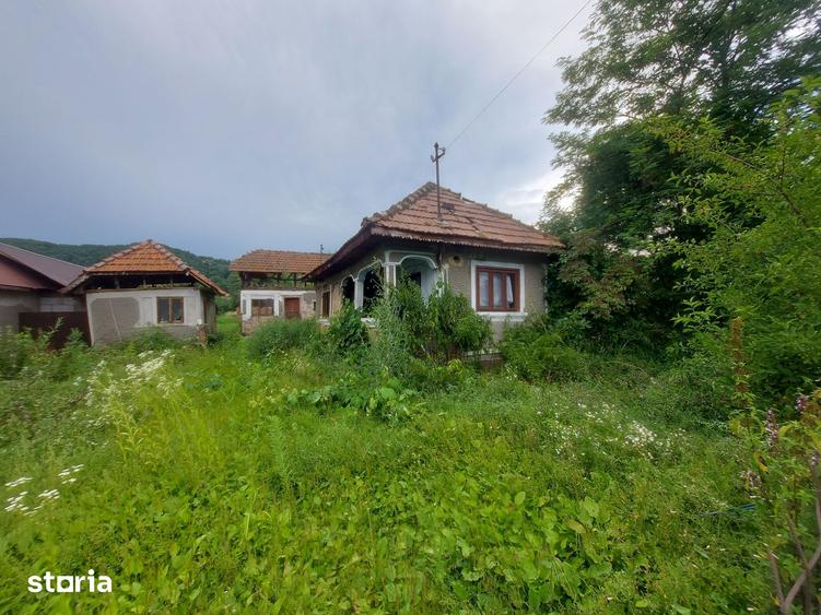 Casă cu 2 camere cu Teren 1206 Mp în Cândești
