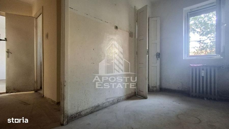 Apartament cu 2 camere decomandat în Polivalentă