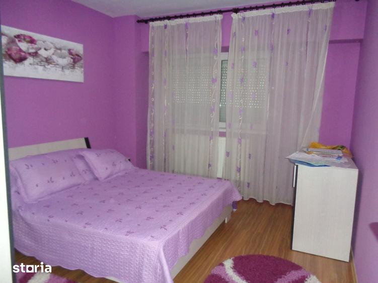 Apartament cu 3 camere decomandat în Bujac