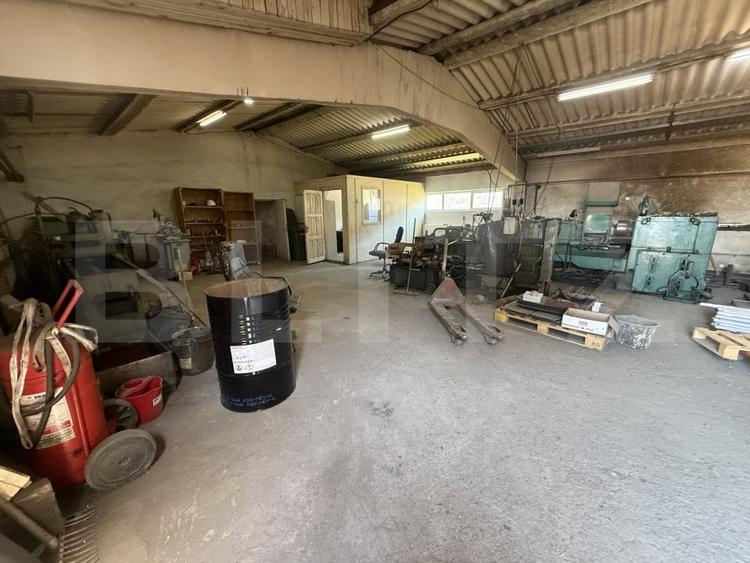Spațiu industrial, de 1,050 mp, în Industrială