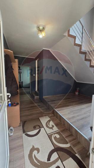 Casă cu 5 camere cu Teren 1375 Mp în Dârlos