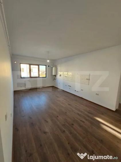 Apartament cu 4 camere semidecomandat în Central